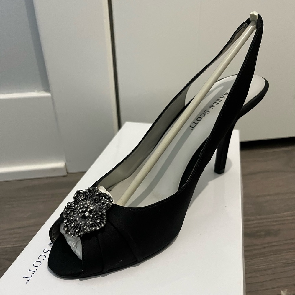 Karen Scott black heels size 8